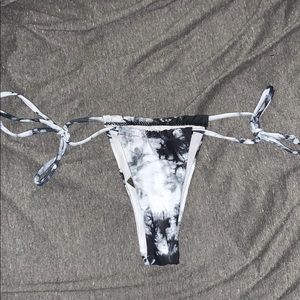 Cheeky bikini bottoms